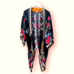 Adorable women’s kimono size small/med